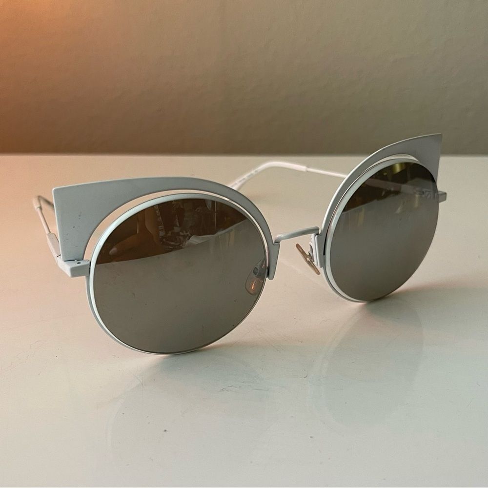FENDI Woman White Cat Eye Sunglasses - Picture 7 of 7